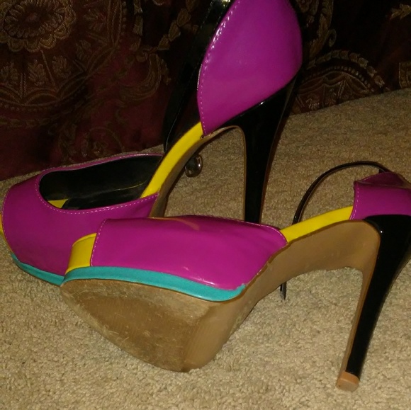 Shoes - Picture 2 of 3